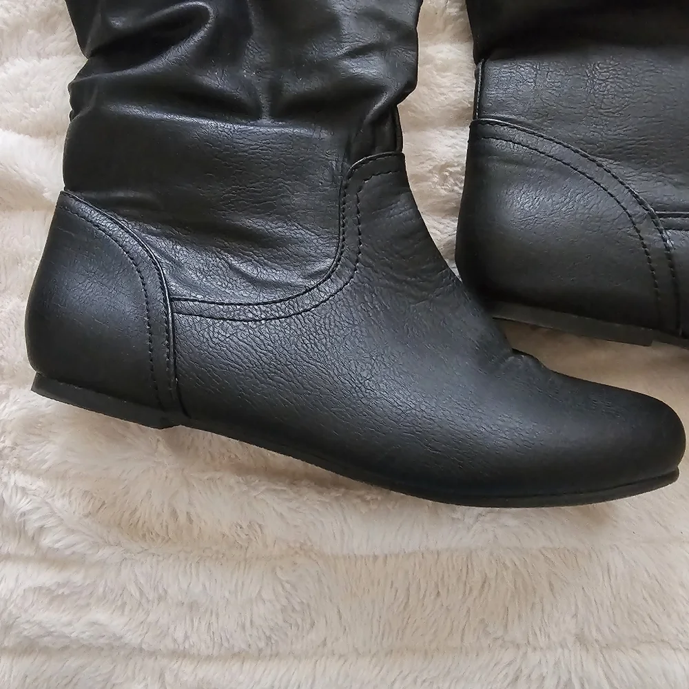 Boots - Picture 3 of 5